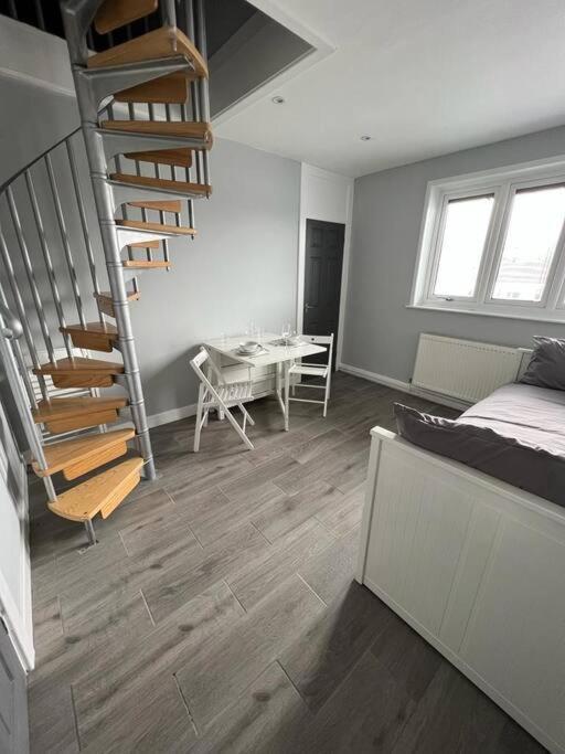 Superb Three Bed Garnant Duplex! Apartment Exterior photo